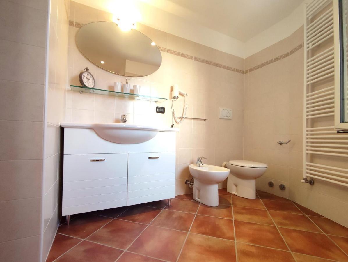 B&B Villa Regina 브루나테 외부 사진